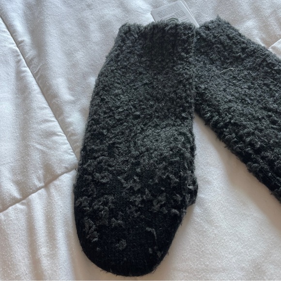 NWT Lululemon Women's Ombre Knit Textured Mittens Black Graphite Grey Size M/L - Picture 2 of 6